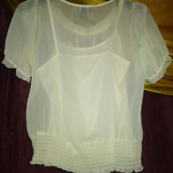 Off white blouse with rose lined çollar - Picture 2 of 3